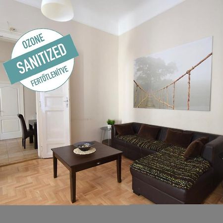 Standard Apartment By Hi5 - Muzeum 5 Boedapest Buitenkant foto