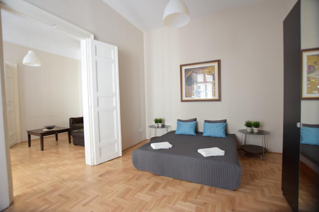 Standard Apartment By Hi5 - Muzeum 5 Boedapest Buitenkant foto